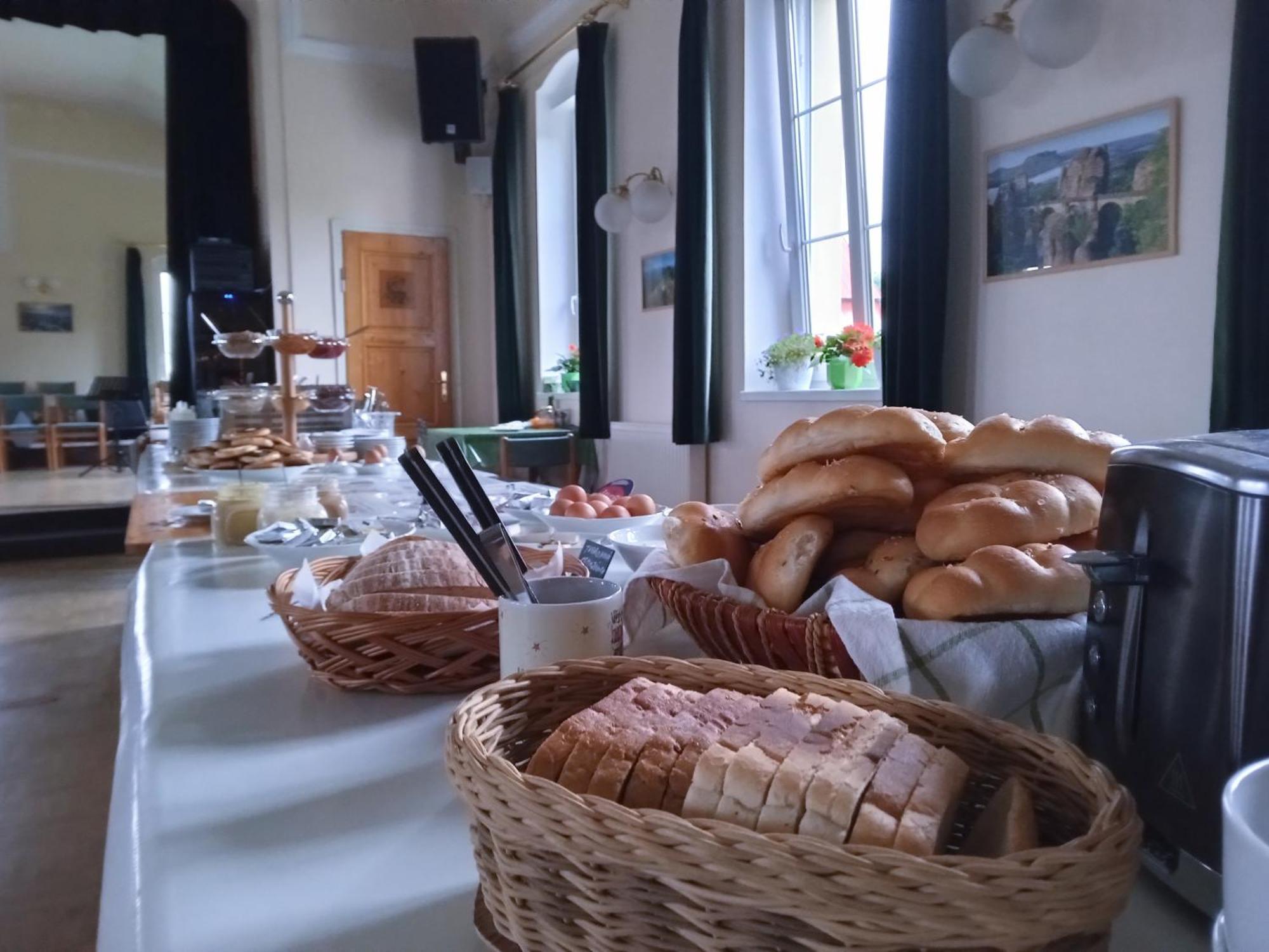 Buseranda - Depandance Hotelu U Zeleneho Stromu Дечин Экстерьер фото